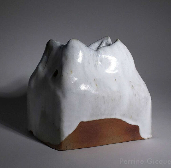 Perrine Gicquel - Montagne III - Modelage, cuisson bois - 19,5x11,5x13,5cm - 2024 - 210€