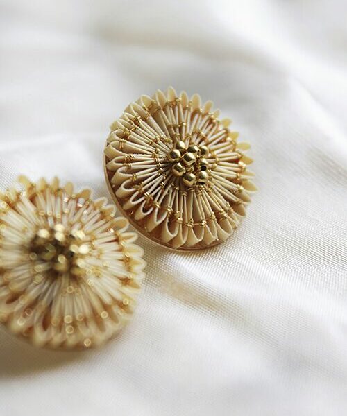 Boucles d'oreilles modèle pâquerette - Broderie de paille